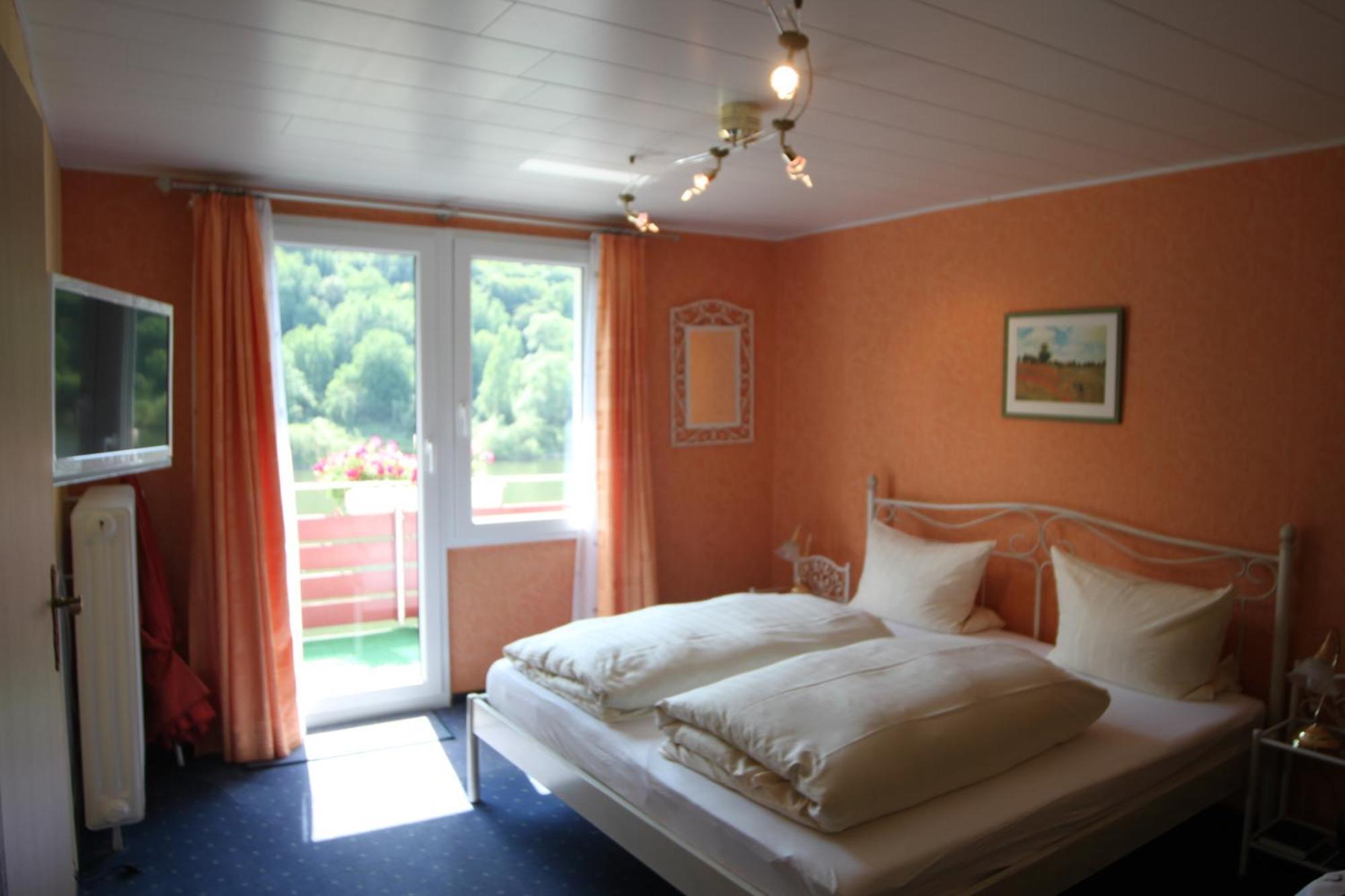 Moselromantik-Hotel Zum Loewen Ediger-Eller Habitación foto
