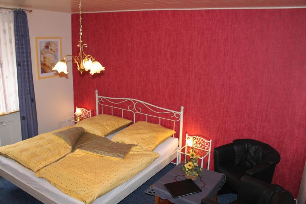 Moselromantik-Hotel Zum Loewen Ediger-Eller Habitación foto